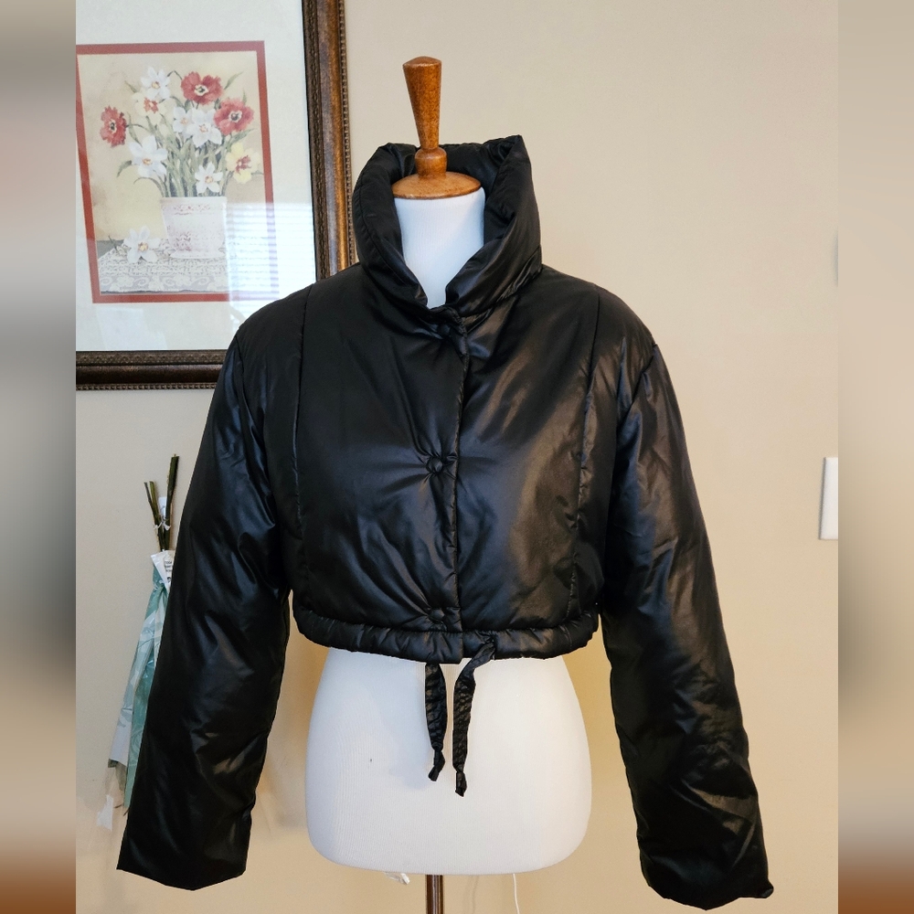 Gap Black Cropped Puffer Jacket With Quilted Text… - image 2